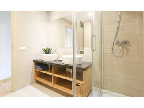 Kylpyhuone majoituspaikassa Madrid Views Apartment
