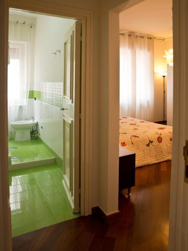 a room with a bathroom with a sink and a bed at B&B Sul Corso in Salerno