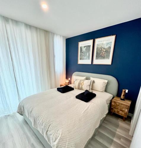 MedanoJoy1- 3 bedrooms- steps from Playa Chica- Balcony