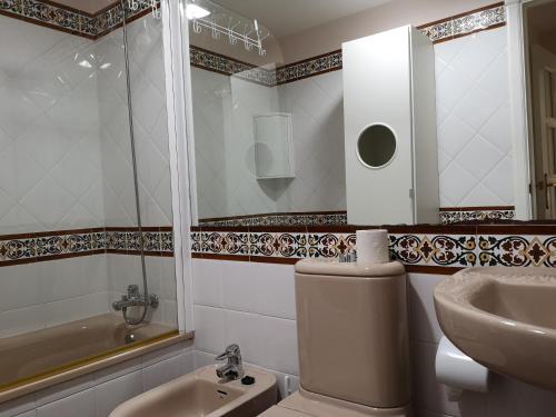 Koupelna v ubytování PLANTA BAJA ACCESO DIRECTO A LA PLAYA