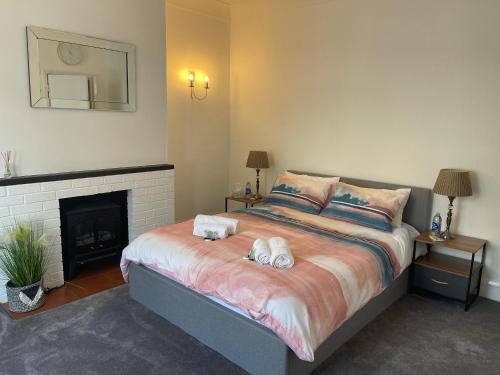 Ένα ή περισσότερα κρεβάτια σε δωμάτιο στο 2 Bedroom Apartment Ground Floor Eastbourne Town Centre