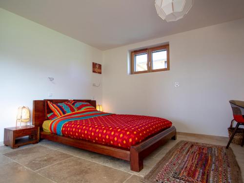 Ein Bett oder Betten in einem Zimmer der Unterkunft SOUKAVATi TOUSBHITA AKANISHTA KEAJRA