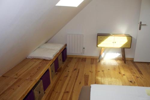 Ein Bett oder Betten in einem Zimmer der Unterkunft SOUKAVATi TOUSBHITA AKANISHTA KEAJRA