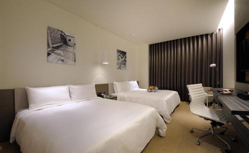 Ένα ή περισσότερα κρεβάτια σε δωμάτιο στο Golden Tulip Glory Fine Hotel