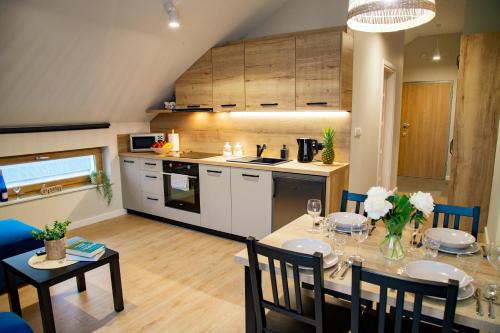 Kuchyň nebo kuchyňský kout v ubytování Apartamenty z tarasami - Moja Gdynia