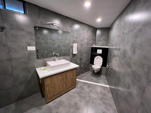 Ένα μπάνιο στο The Phoenix Residency