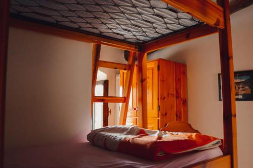 a bed in a room with a bunk bed at Rifugio Baita Fos-Ce in Brentonico