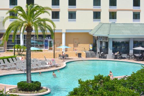 Πισίνα στο ή κοντά στο Rosen Plaza Hotel Orlando Convention Center