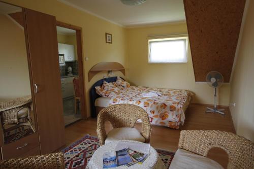 Säng eller sängar i ett rum på Beautiful accommodation with garden