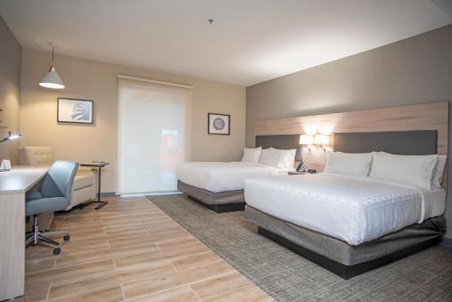 Кровать или кровати в номере Candlewood Suites - Guadalajara Galerias by IHG