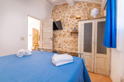 A bed or beds in a room at Trullo Mmammineddhu by Salento Affitti