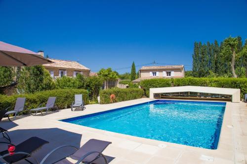 The swimming pool at or close to chambres d hotes Le Mas Julien piscine chauffée adult only