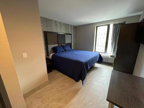 Кровать или кровати в номере Wheeler Hotel