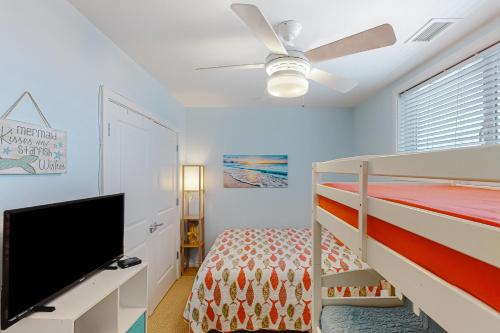 En eller flere senge i et værelse på The Sanctuary - Sun, Surf, Sand A314