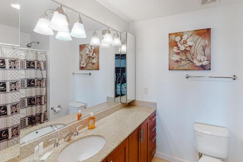 Et badeværelse på The Sanctuary - Sun, Surf, Sand A314