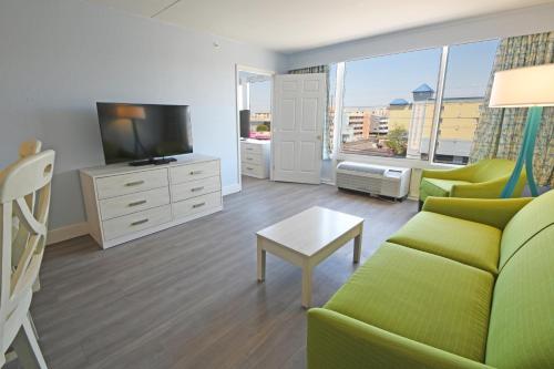 a living room with a couch and a tv at Fenwick Inn in Ocean City