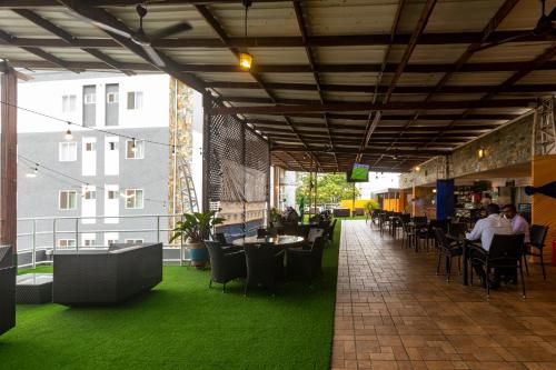 Airport View Hotelにあるレストランまたは飲食店