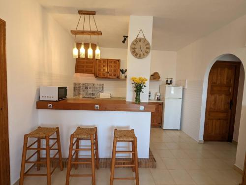 Kuchyňa alebo kuchynka v ubytovaní PRECIOSA CASA PARA 5 PERSONAS CERCA DE MORAIRA. RACÓ DE LLEVANT. LIVE IT COSTABLANCA