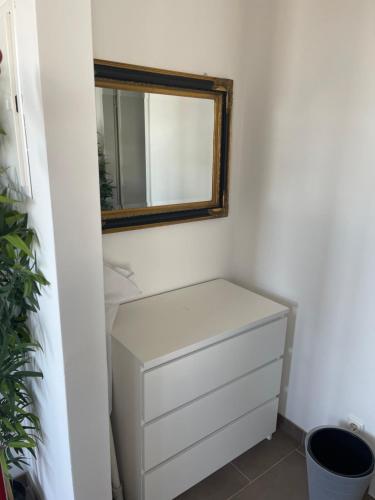 a mirror sitting on top of a dresser in a room at Bayer's Boardinghouse und Hotel in Munich