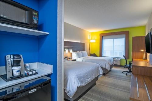 Imagen de la galería de Holiday Inn Express Hotel & Suites Woodbridge, an IHG Hotel, en Woodbridge