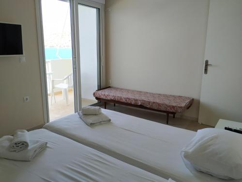 Postel nebo postele na pokoji v ubytování Iris Sunset Suite