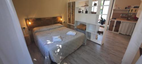 a small bedroom with a bed in a room at La Corte dei Cerri, Il Tornio in Spervara