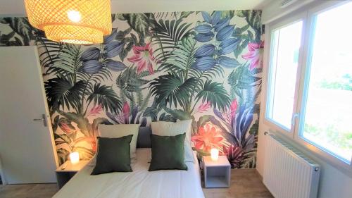 Ένα ή περισσότερα κρεβάτια σε δωμάτιο στο Villa Poète avec jardin 3 Chambres Parking gratuit