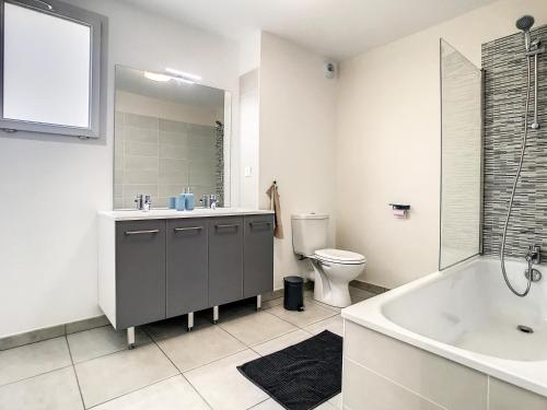 Koupelna v ubytování Villa Poète avec jardin 3 Chambres Parking gratuit