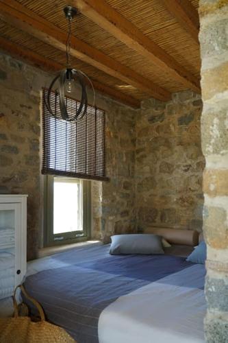 Postel nebo postele na pokoji v ubytování Beetle house 180 sea view - Serifians Residences