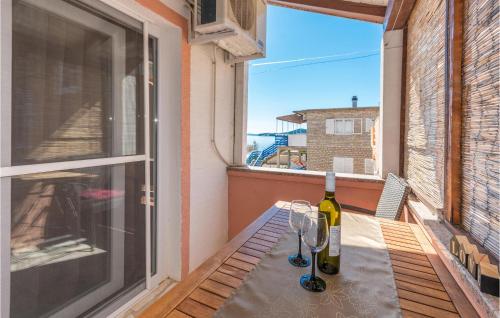 Balkón alebo terasa v ubytovaní 1 Bedroom Amazing Apartment In Nevidane