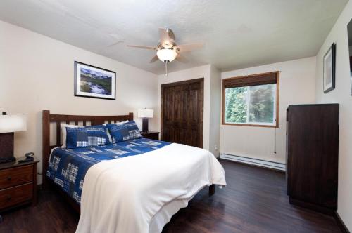Gallery image of 27 Columbine Drive Lake of the Pines in Durango