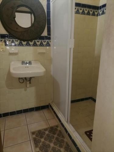 Un baño de Posada Bugambilias