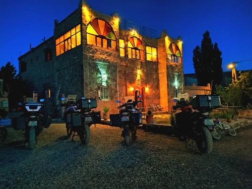 a group of motorcycles parked in front of a building at Auberge restaurant Afoud in Agoudal