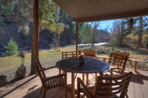 Between the Waters Cabin – Photos 2