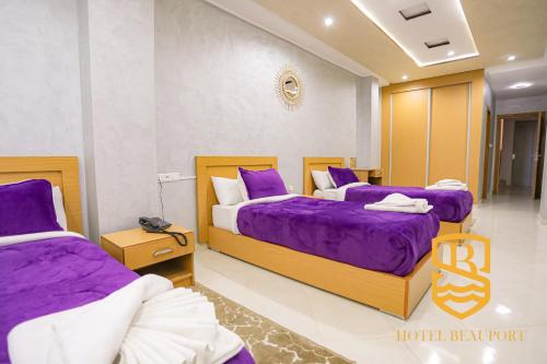 Una cama o camas en una habitación de HOTEL BEAUPORT