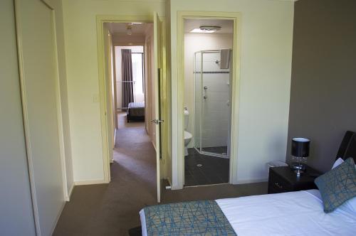 Cama o camas de una habitación en RNR Sturt Holiday Home