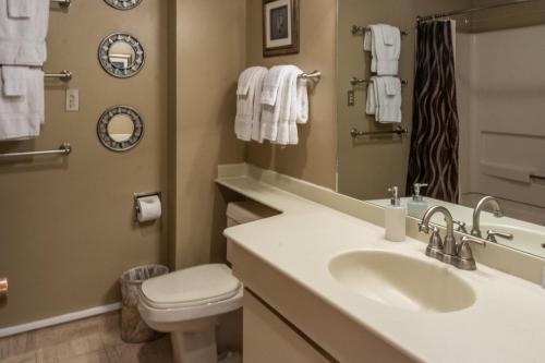 Ένα μπάνιο στο Tamarron Lodge Loft 510