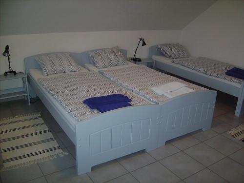 two twin beds in a room with two lamps at Penzion ALEXSPORT in Třeboň