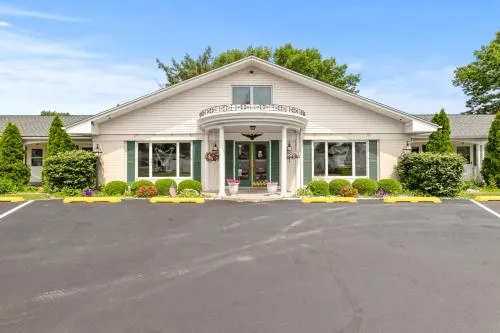 Glass House Inn Erie Near I-90 & I-79 in Erie
