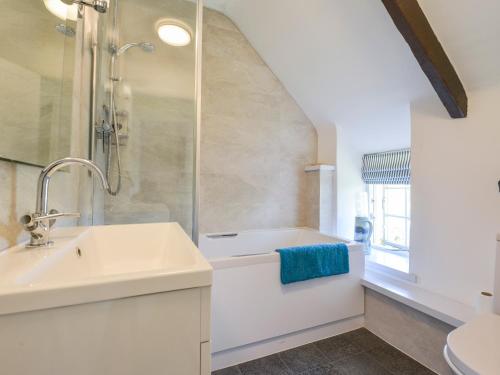 Vannituba majutusasutuses Michaelmas Cottage