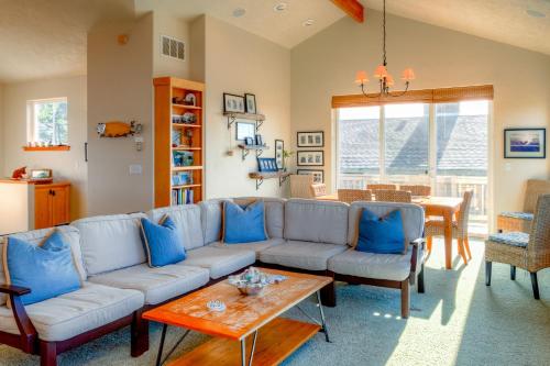 a living room with a couch and a table at Twin Rocks Haven in Rockaway Beach