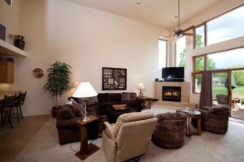 210 Cypress Court – Photos 4