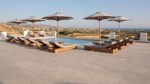 Piscina di Naxos Earth Suites o nelle vicinanze