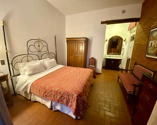 Postel nebo postele na pokoji v ubytování Parador Santa Maria La Real