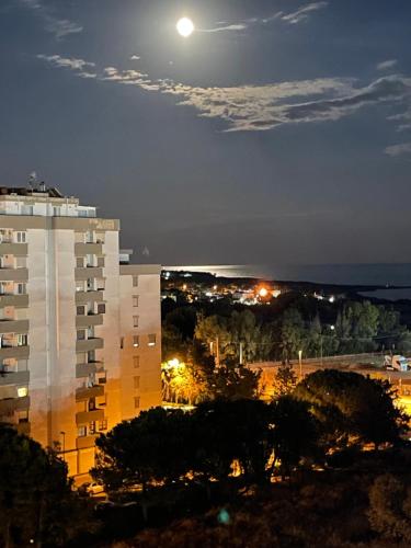 Το κτήριο όπου στεγάζεται  το διαμέρισμα