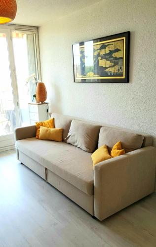 Bright Apt With Terrace 9 Min From The Beach