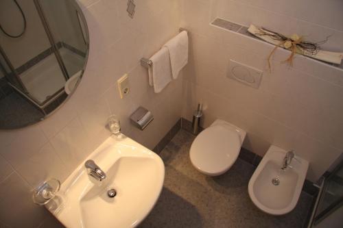 A bathroom at Steinerhof