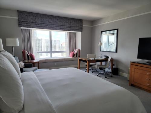 TV a/nebo společenská místnost v ubytování Four Seasons Suite