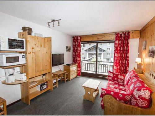 Studio Confortable avec Balcon, Centre de Val d'Isère, Proche Pistes - FR-1-518-126