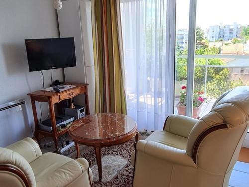 Posezení v ubytování Appartement Royan, 2 pièces, 2 personnes - FR-1-550-46